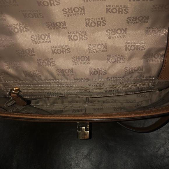 Michael Kors crossbody purse - Picture 7 of 9